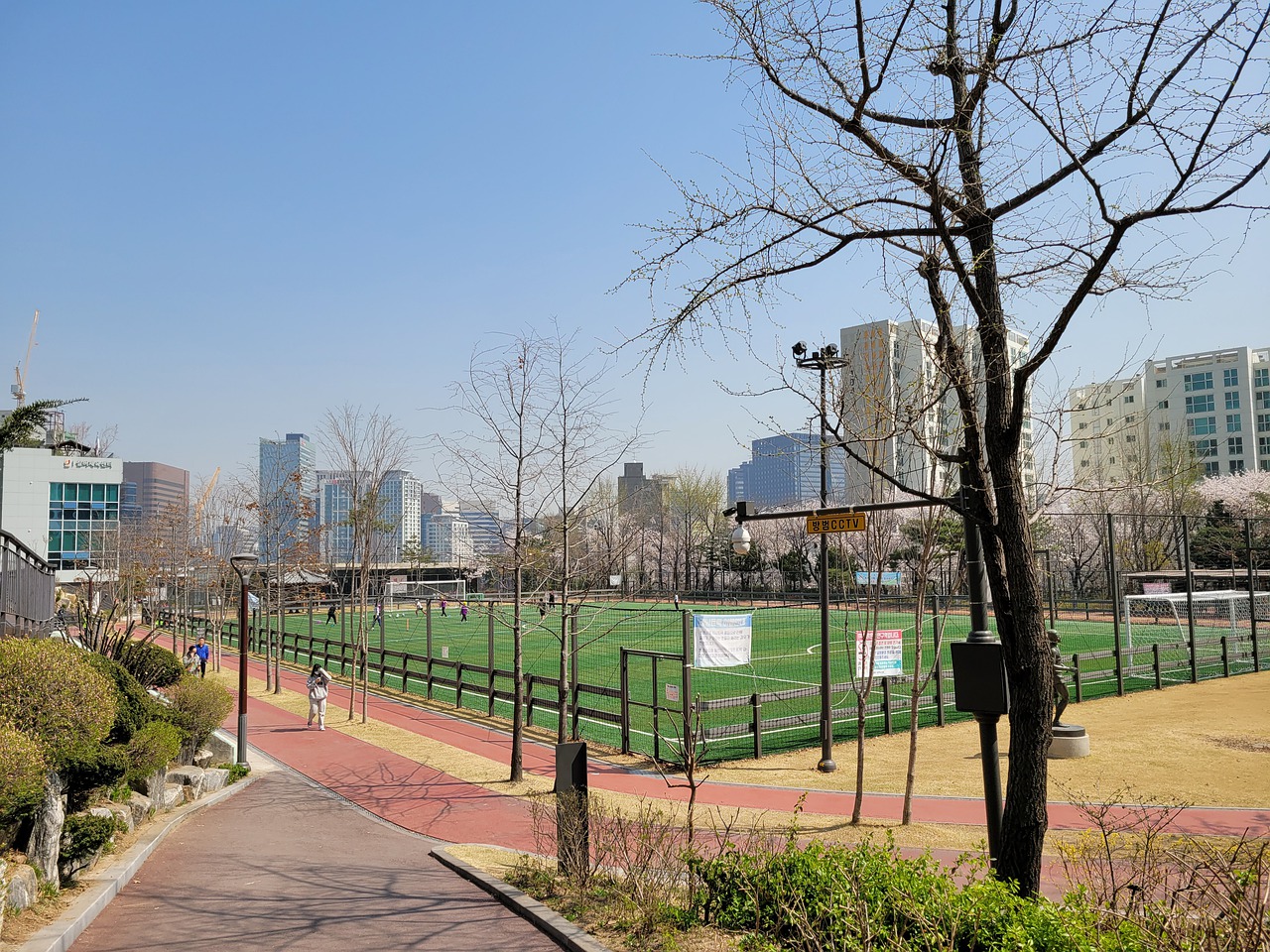 优势领先于 优势领先于